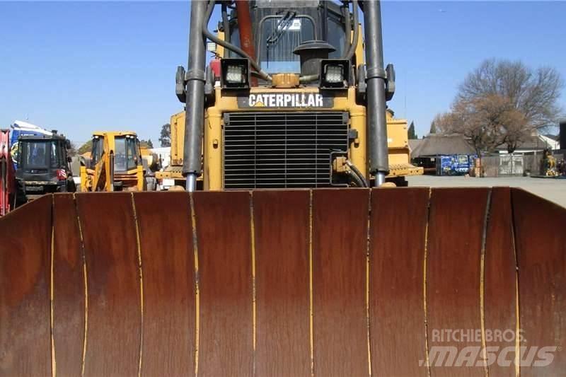 CAT D6R ブルドーザー