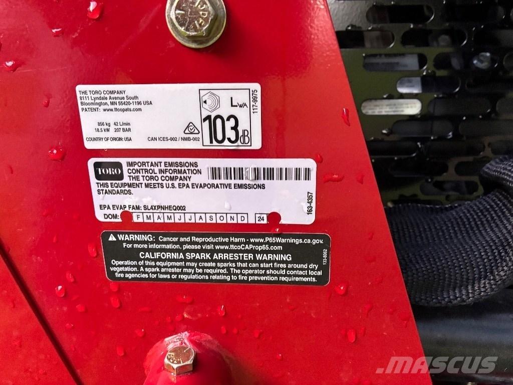 Toro TX427 スキッドステアローダー