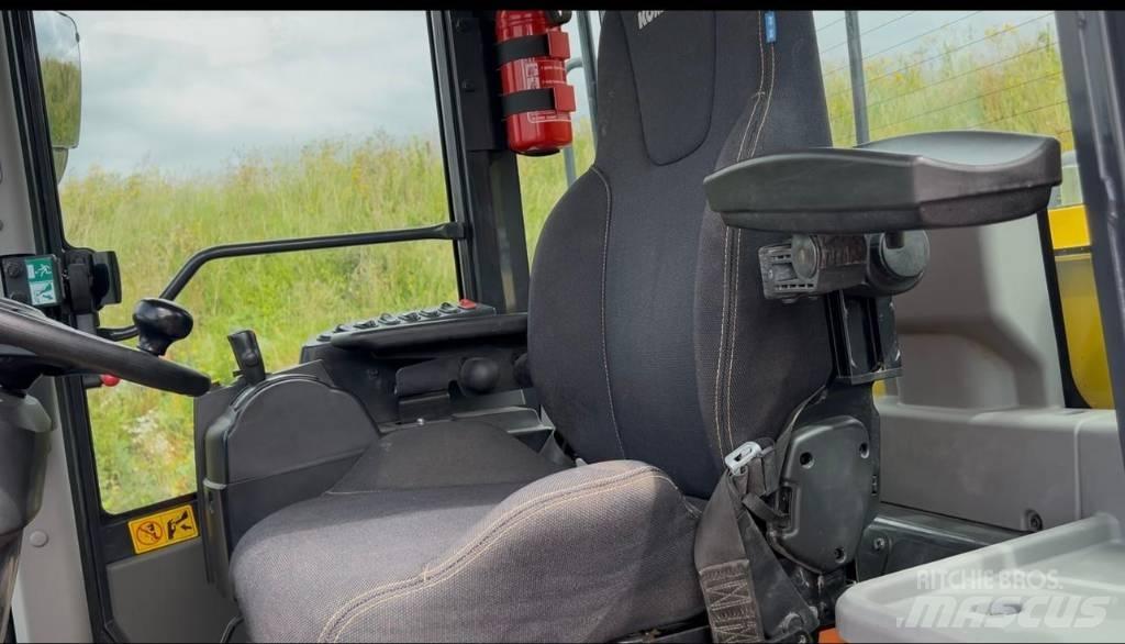 Komatsu WA470-8 ホイールローダー・タイヤショベル