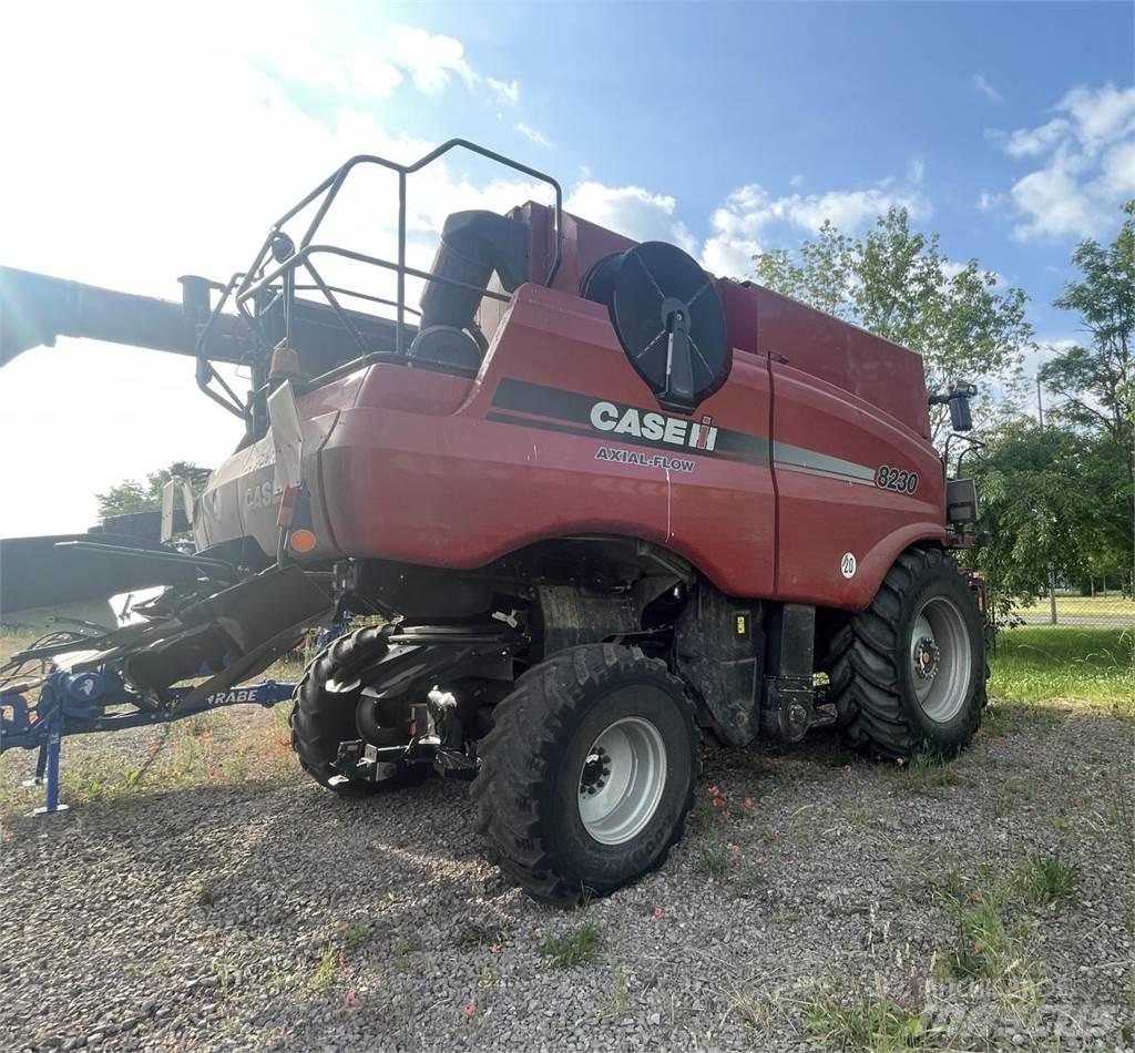 Case IH 8230 AF コンバイン