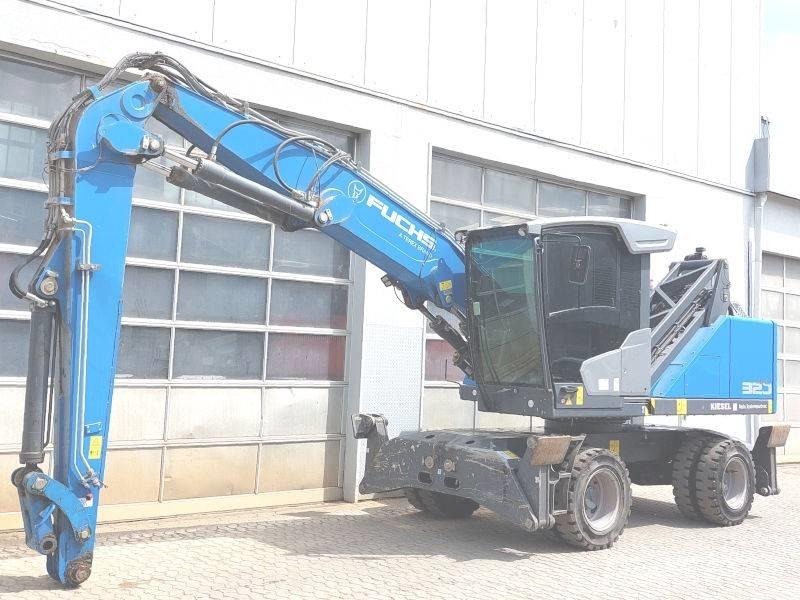 Fuchs MHL 320 F 廃棄物／工業産廃処理機