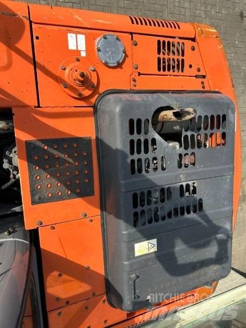 Hitachi ZX 160 W ホイール式油圧ショベル（パワーショベル・ユンボ・バックホー）