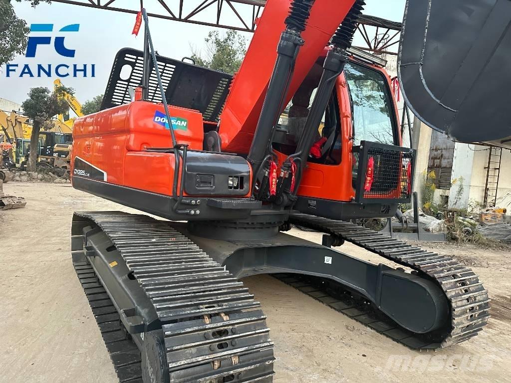 Doosan DX 225 LC 大型油圧ショベル12t以上（パワーショベル・ユンボ）