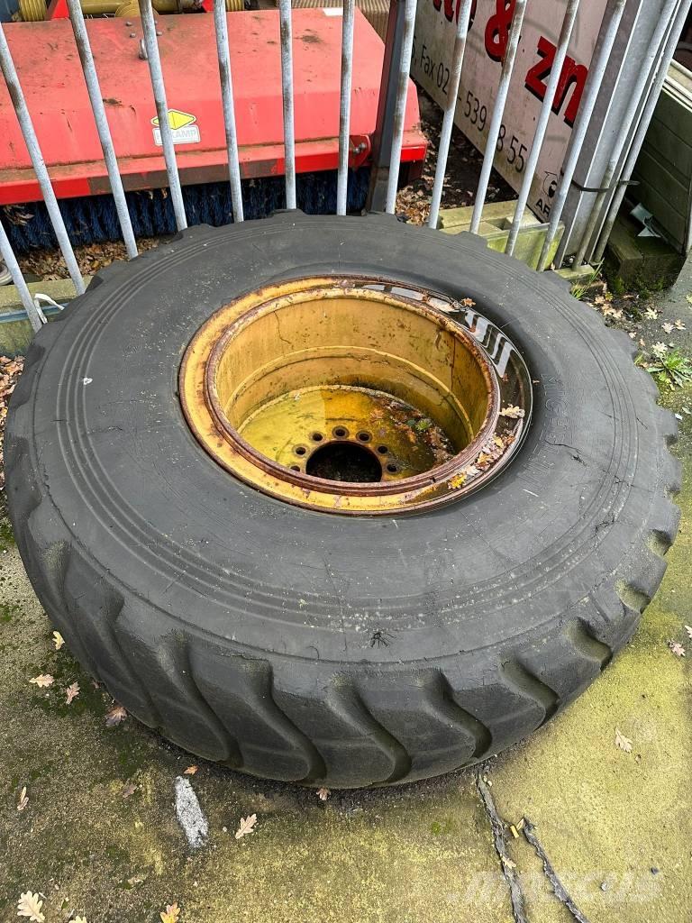 Komatsu WA200 ホイールローダー・タイヤショベル