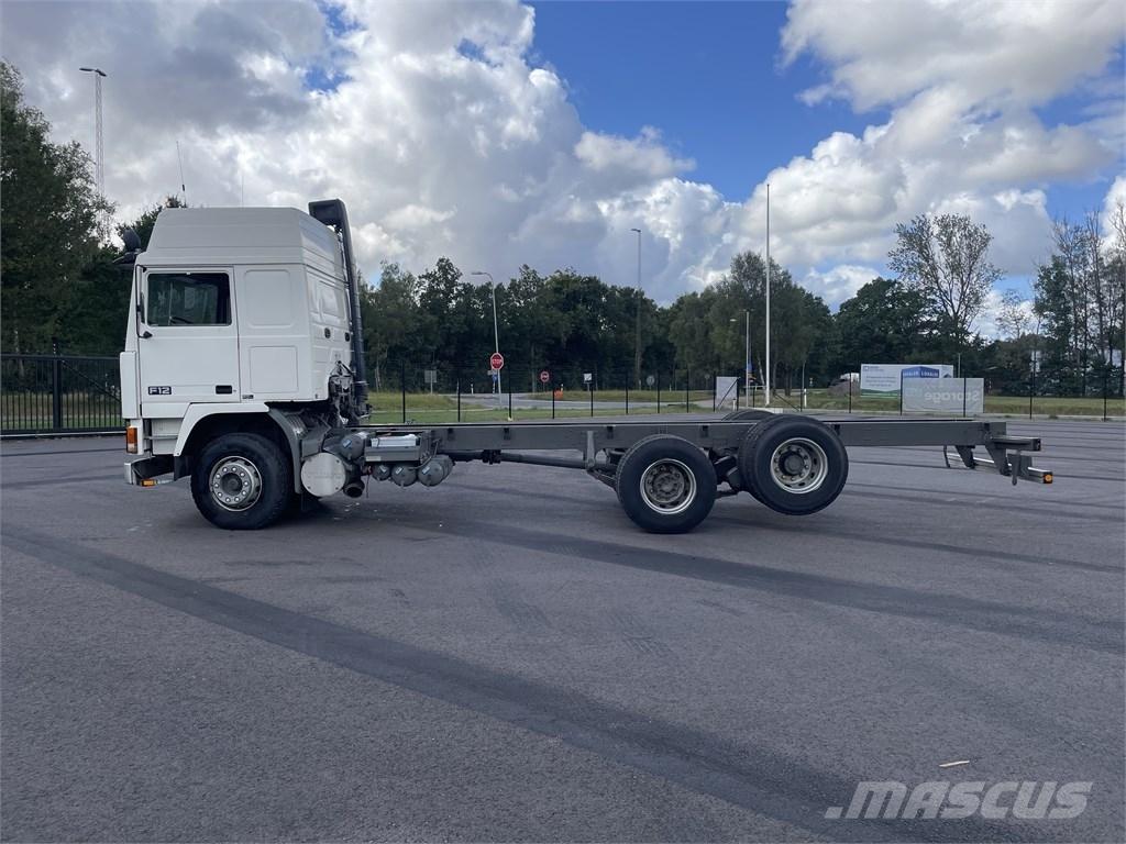 Volvo F 12 キャブ付きシャーシ