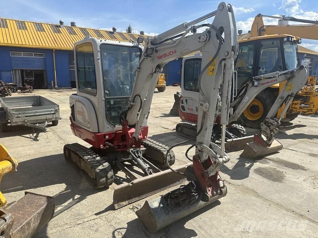 Takeuchi TB225 ミニ油圧ショベル 7t以下（ミニユンボ・ミニディガー）