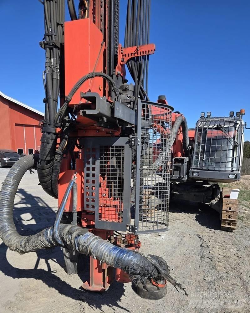 Sandvik Ranger DX800 トンネル・地下鉱山向けドリル