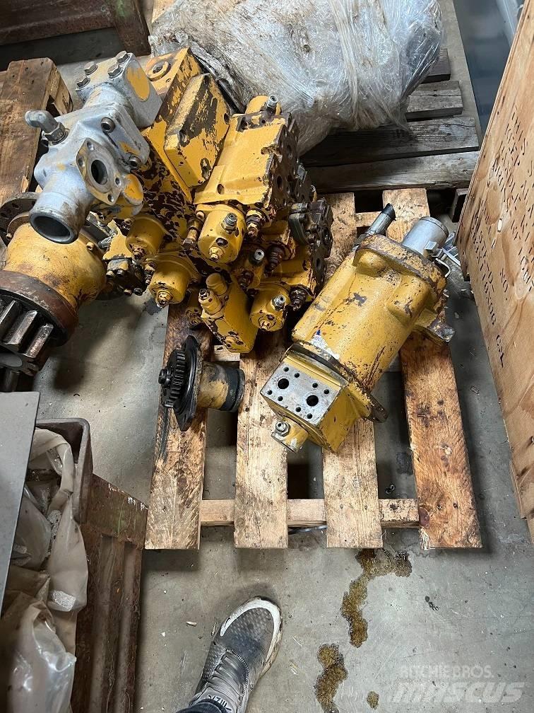 CAT 213 B LC valve 大型油圧ショベル12t以上（パワーショベル・ユンボ）