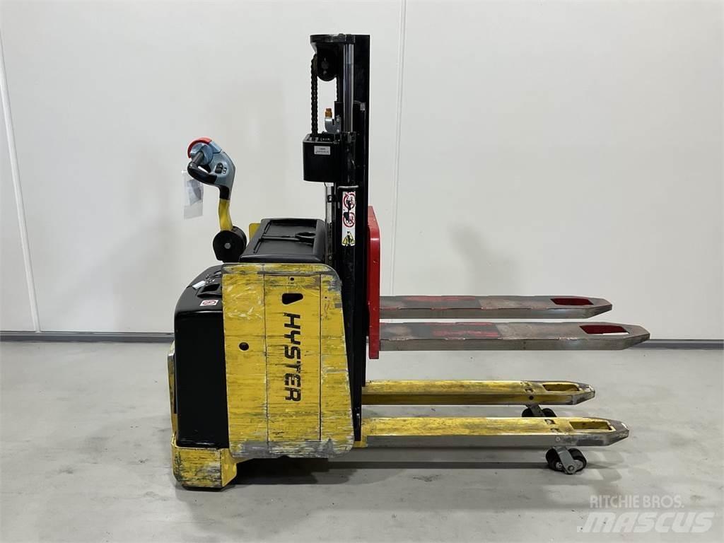 Hyster P2.0SD-17 自走式スタッカー