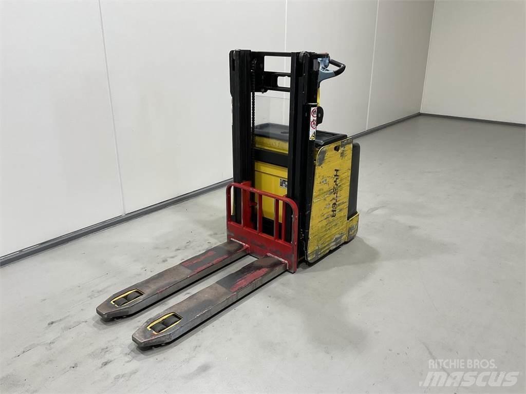 Hyster P2.0SD-17 自走式スタッカー