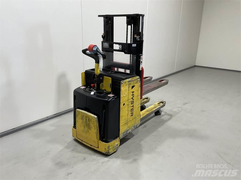 Hyster P2.0SD-17 自走式スタッカー