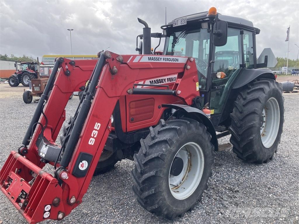 Massey Ferguson 4435 トラクター