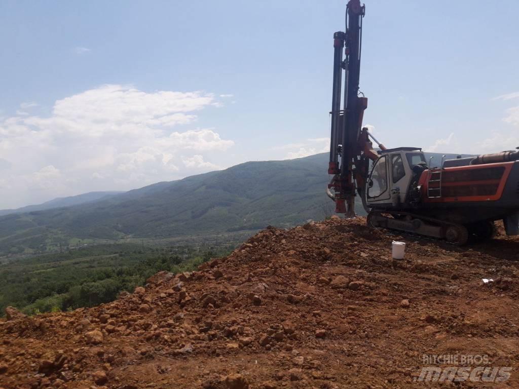 Sandvik DI 500 クローラドリル