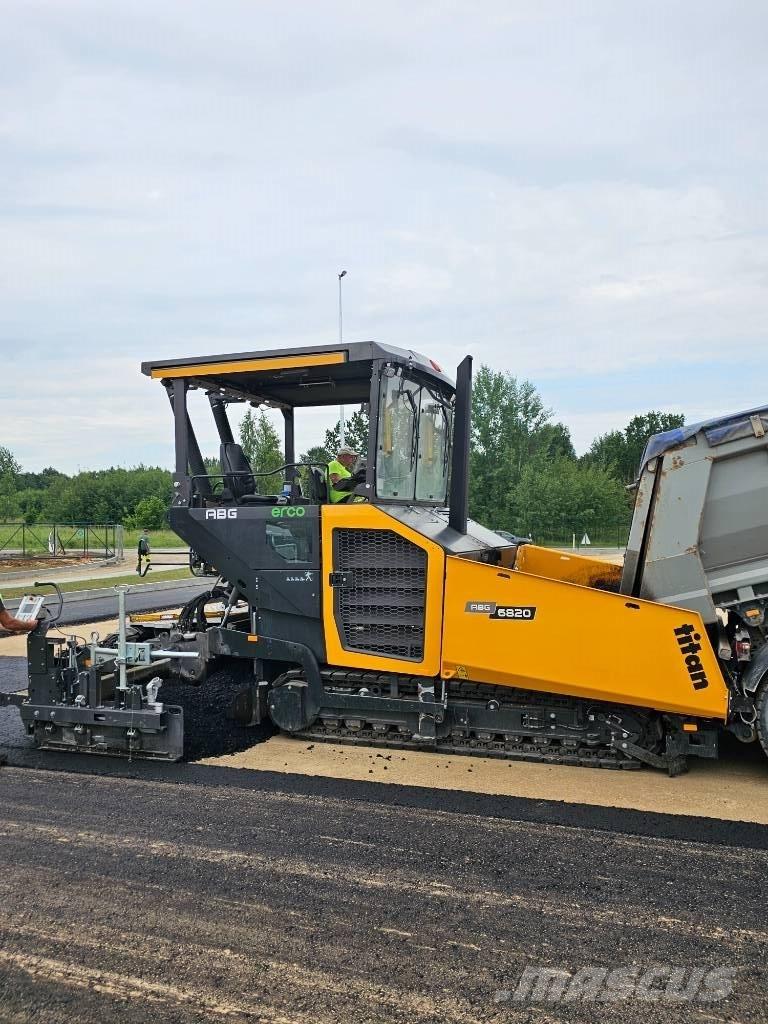ABG 6820 アスファルトフィニッシャ