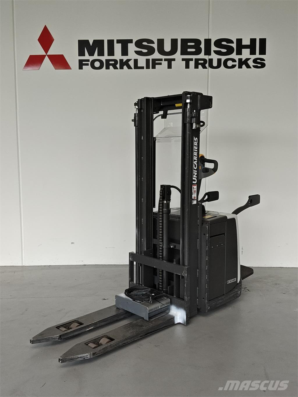 Atlet PSP160 自走式スタッカー