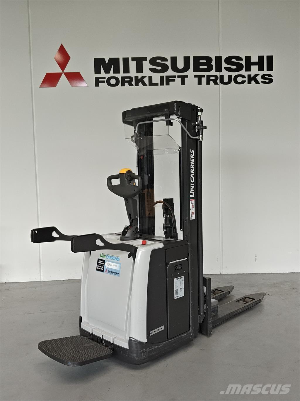 Atlet PSP160 自走式スタッカー