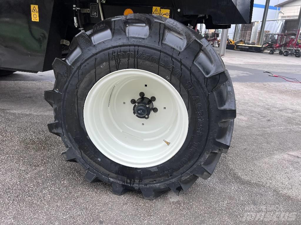 New Holland TC 4.90 コンバイン