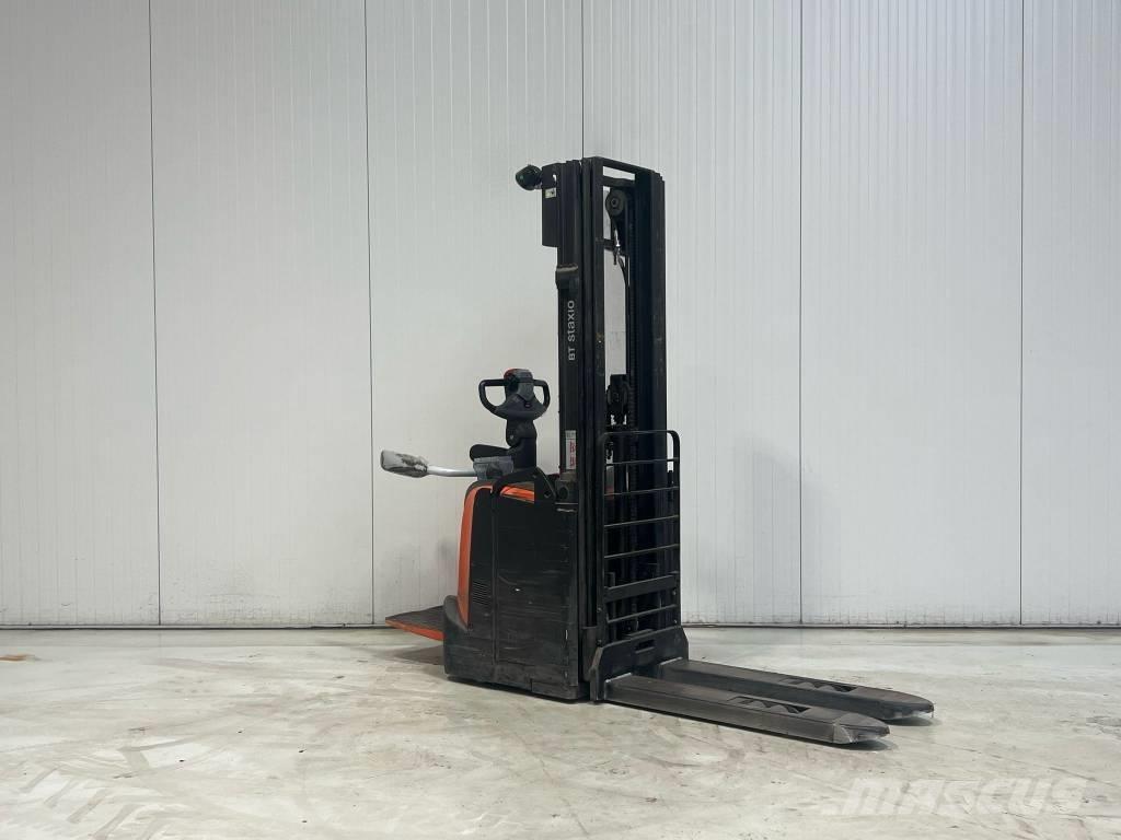BT SPE120 自走式スタッカー