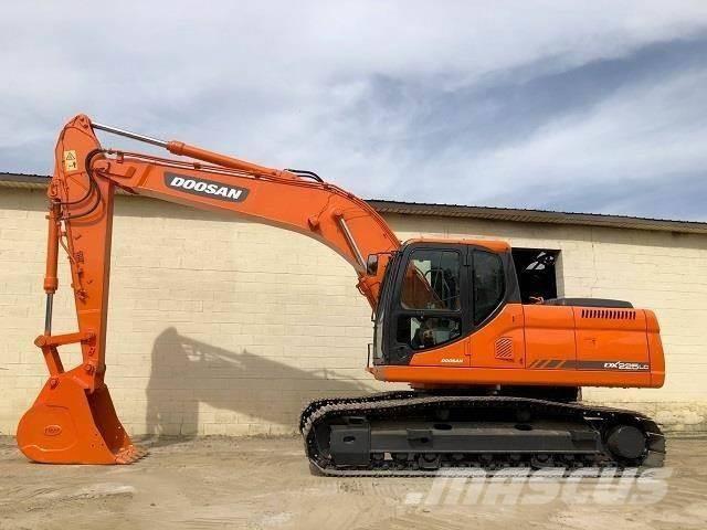Doosan dx225 大型油圧ショベル12t以上（パワーショベル・ユンボ）