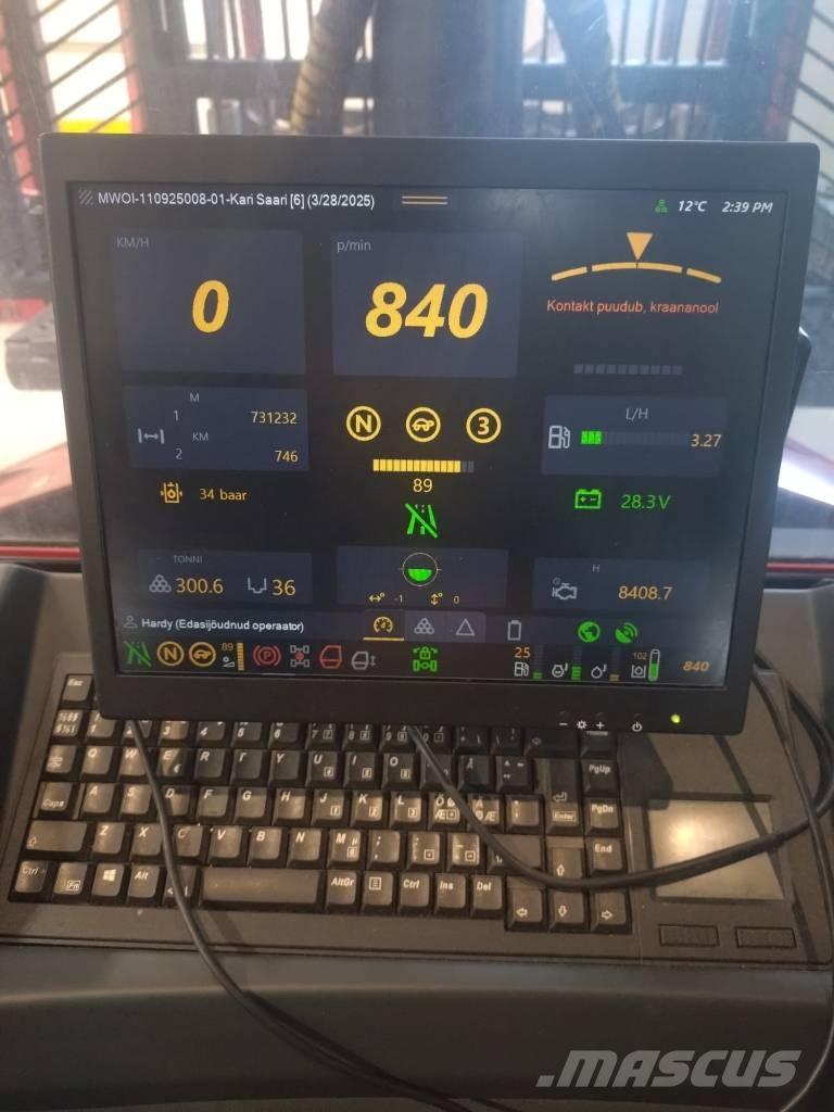 Komatsu 875 フォワーダー