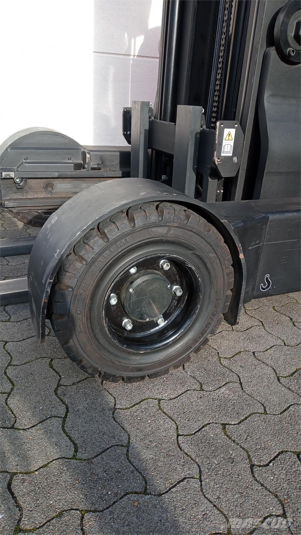 Toyota RRE160HR リーチフォークリフト