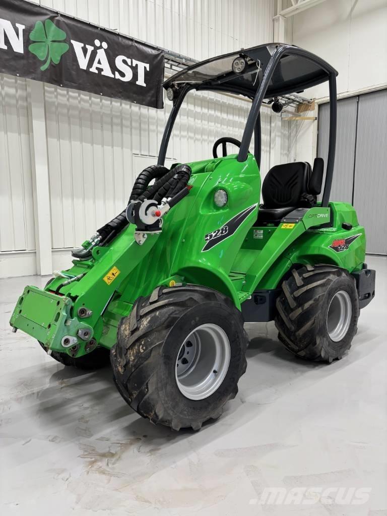 Avant 528 多目的ローダー