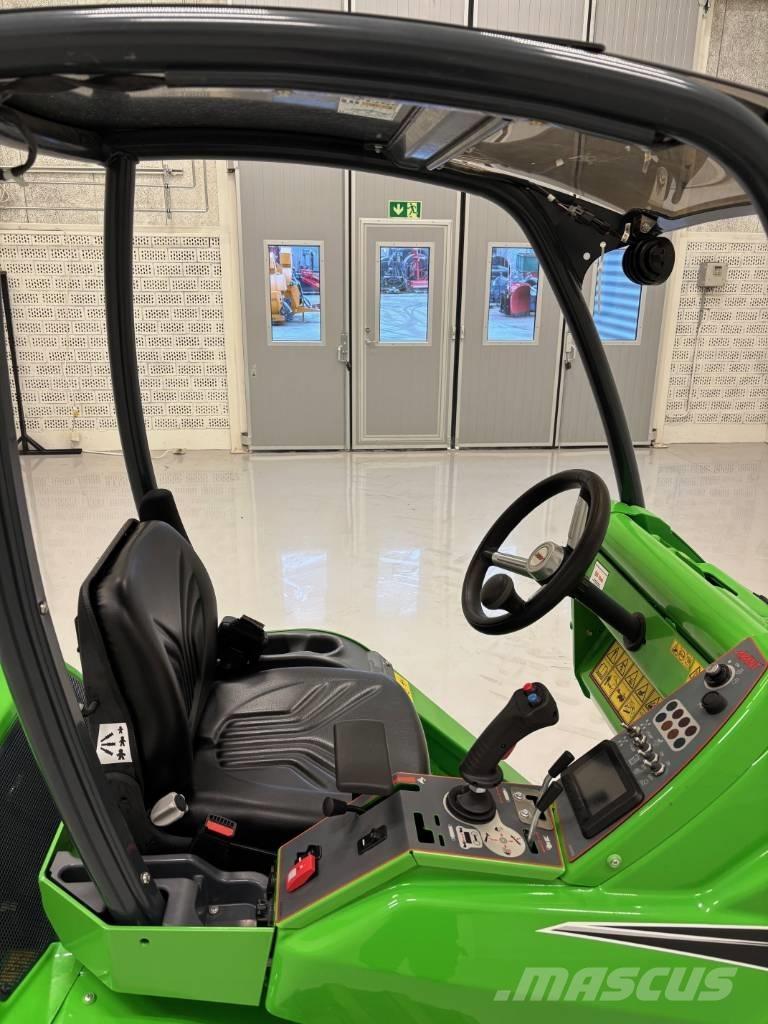 Avant 528 多目的ローダー