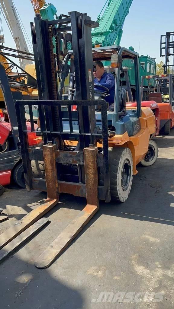 Toyota 5 ton ディーゼル・軽油