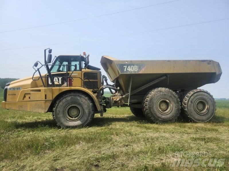 CAT 740 B アーティキュレート式ダンプトラック