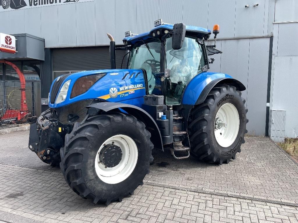New Holland T 7.230 トラクター