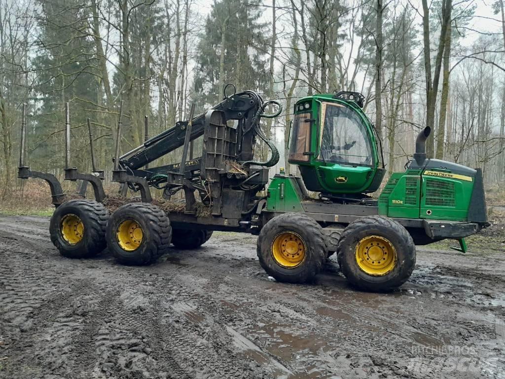 John Deere 1110 E フォワーダー