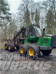 John Deere 1110 E フォワーダー