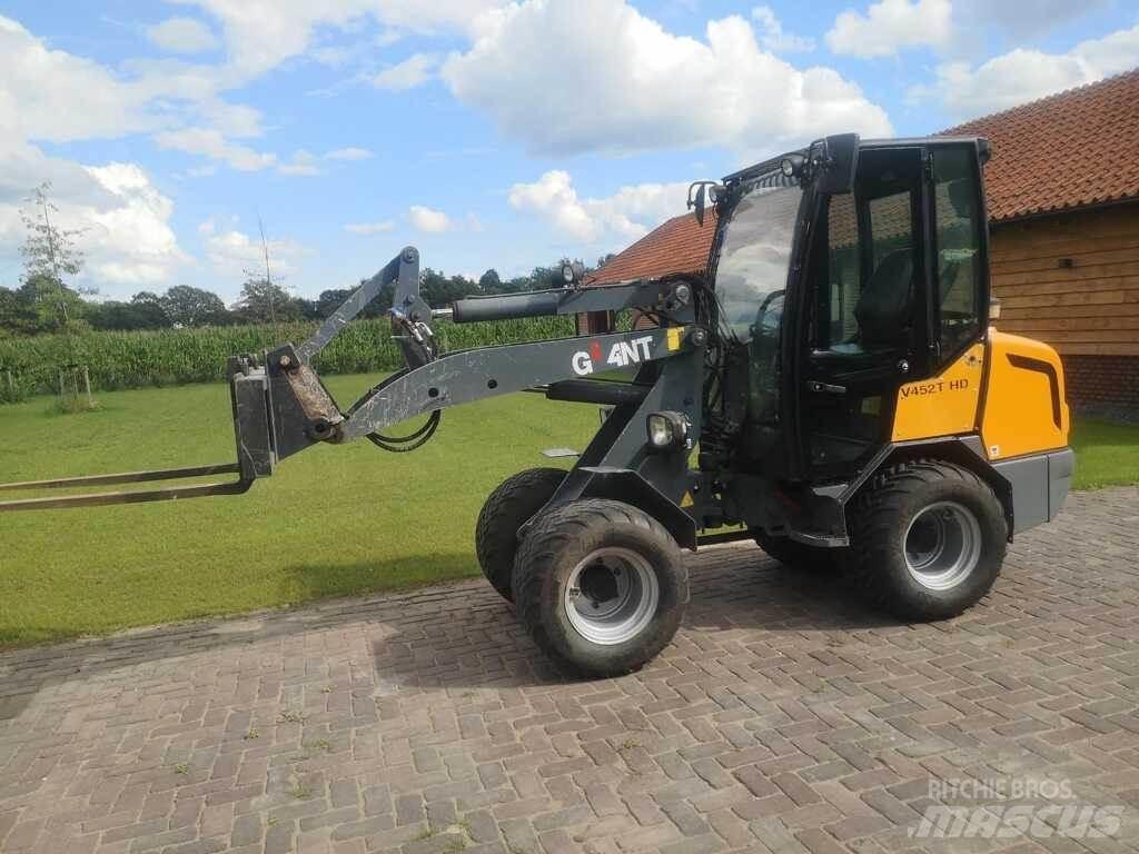 GiANT V 452 T HD ホイールローダー・タイヤショベル