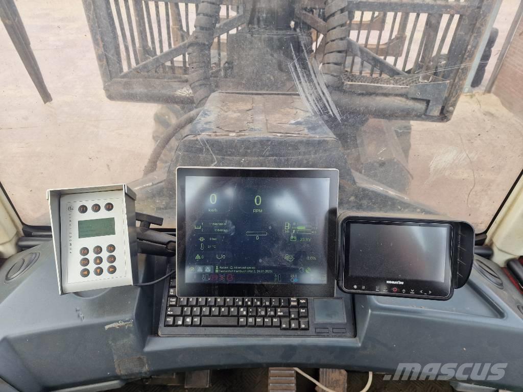 Komatsu 855 フォワーダー