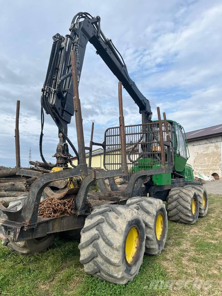 John Deere 810 E フォワーダー