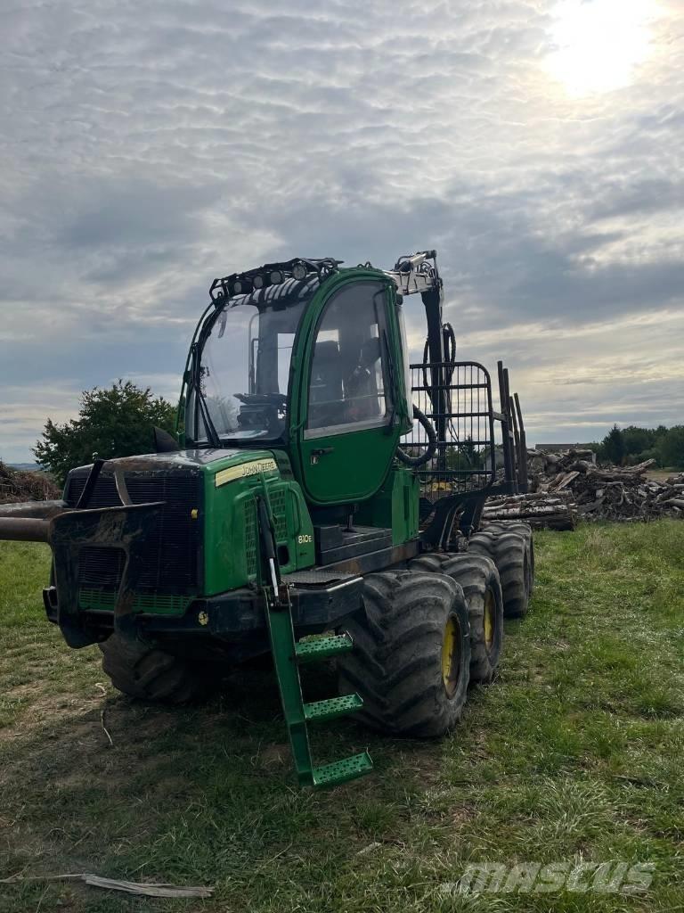 John Deere 810 E フォワーダー
