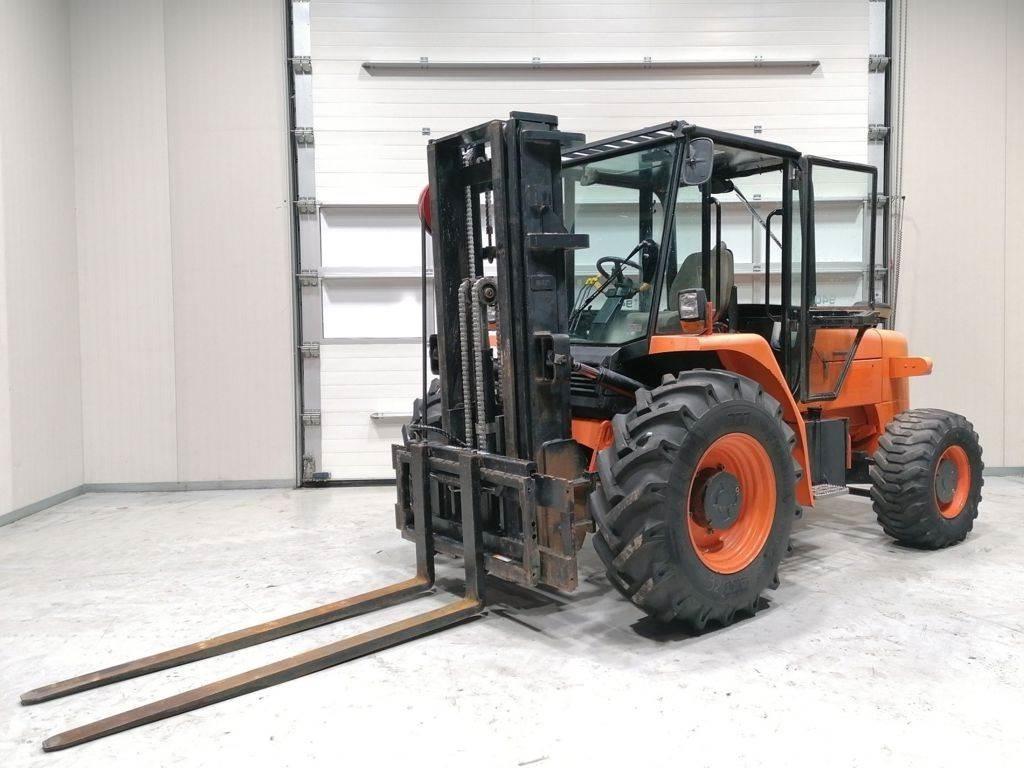 JCB 940 ラフターテレントラック