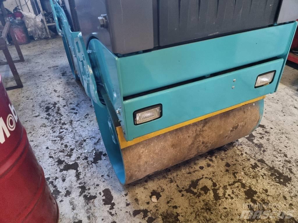 Bomag BW 100 AD-4 タンデムローラ