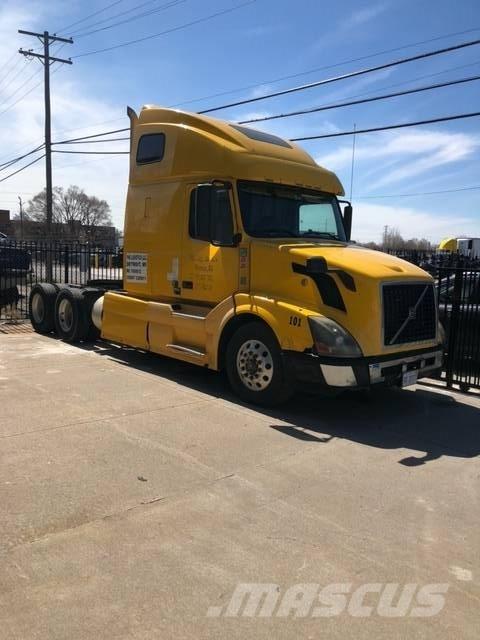Volvo VNL 中古トラクターヘッド | トレーラーヘッド