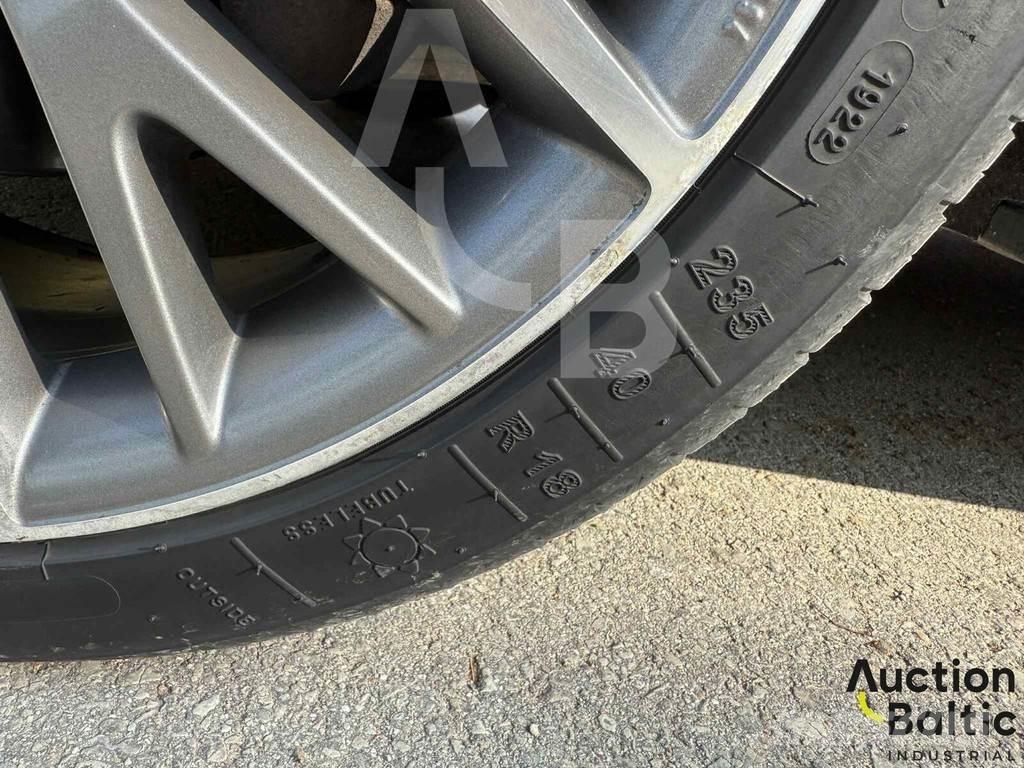 Audi A4 自動車