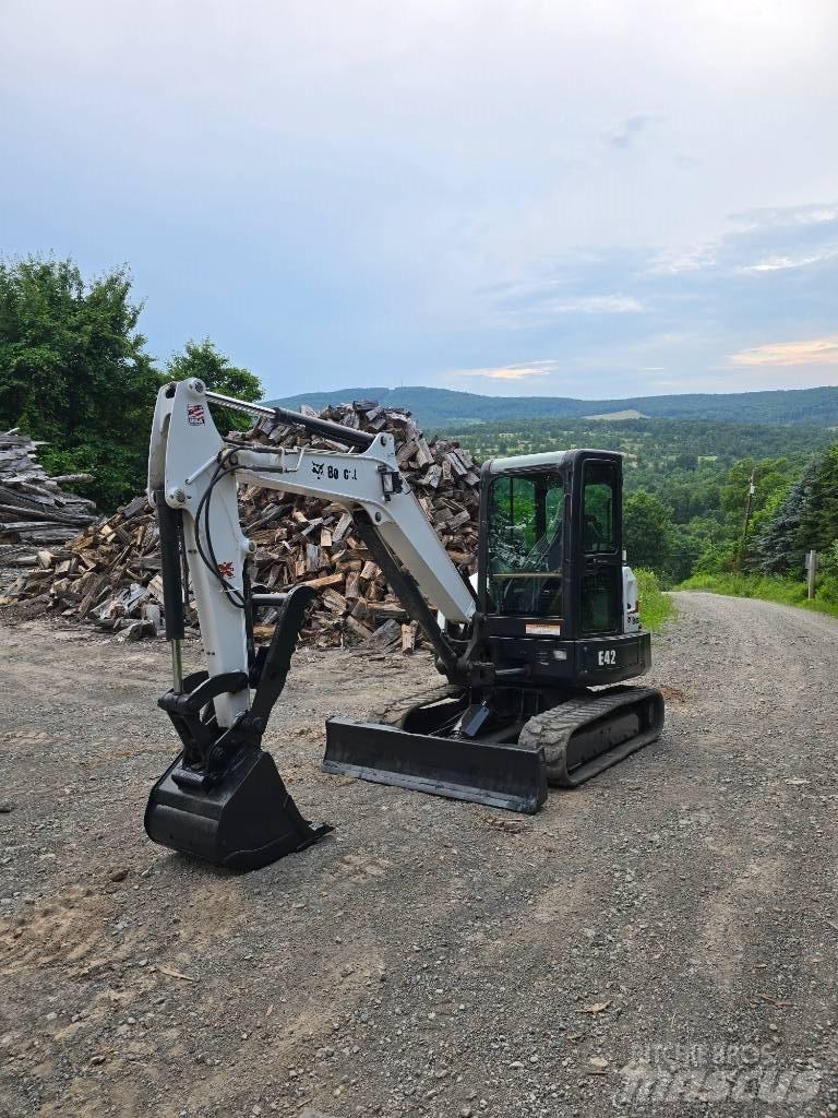 Bobcat E 42 ミニ油圧ショベル 7t以下（ミニユンボ・ミニディガー）
