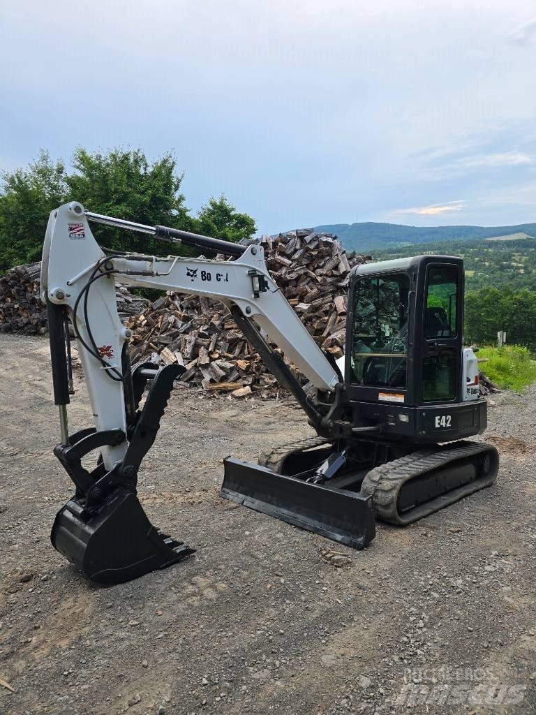 Bobcat E 42 ミニ油圧ショベル 7t以下（ミニユンボ・ミニディガー）