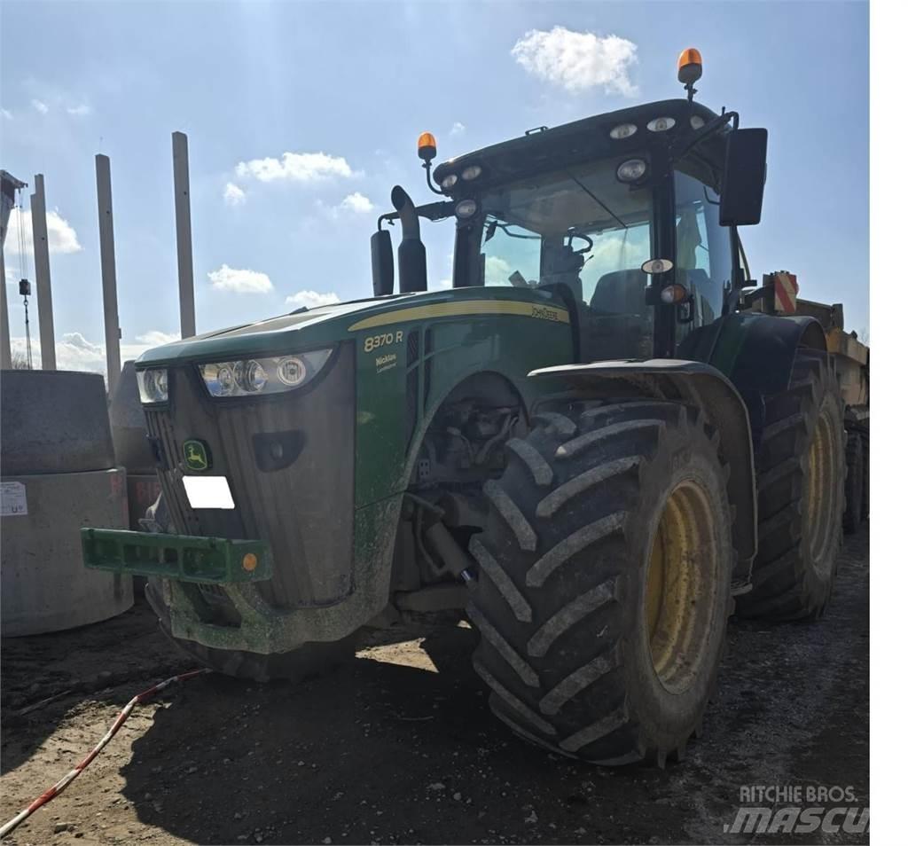 John Deere 8370R トラクター