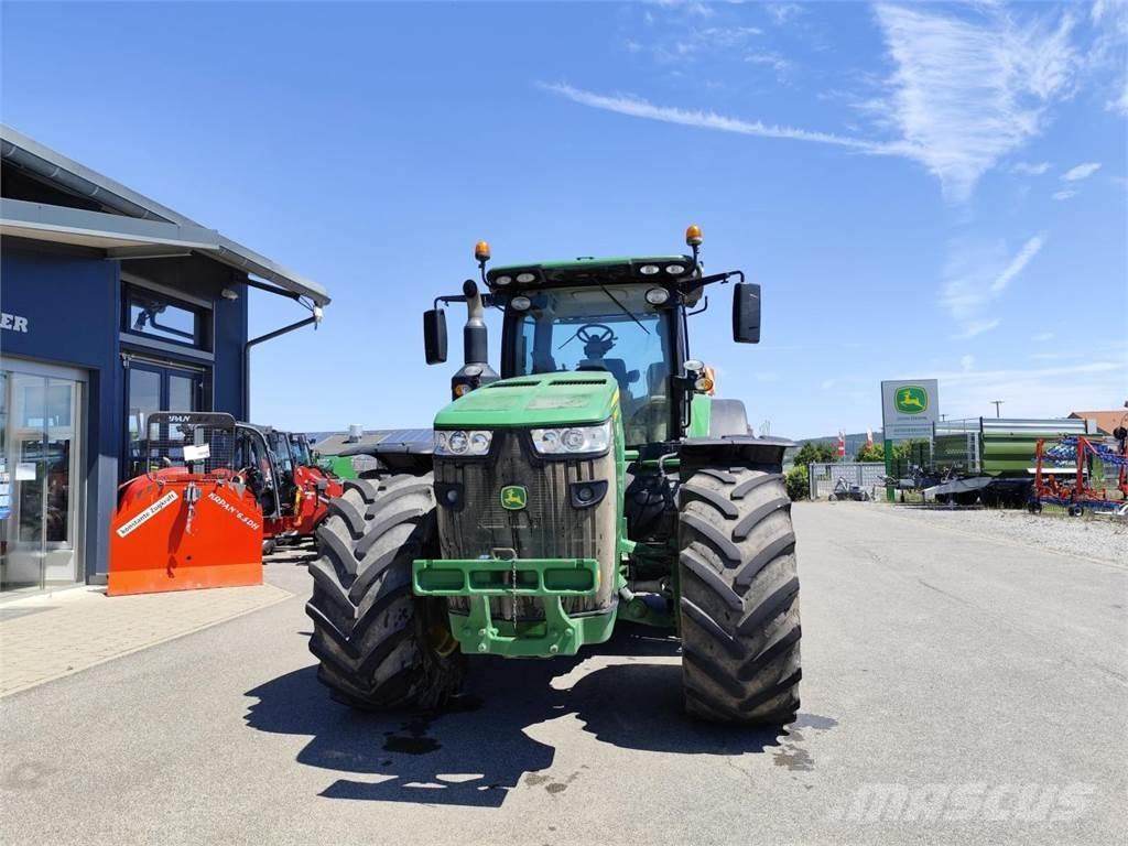 John Deere 8370R トラクター