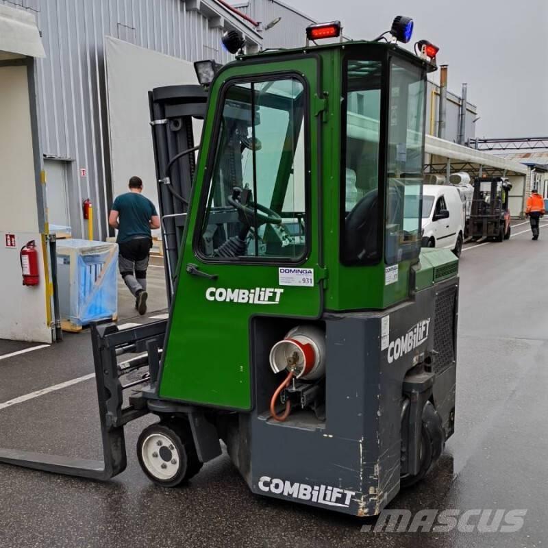 Combilift CB 2500 全方向リーチ型フォークリフト