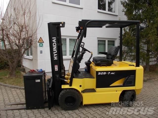 Hyundai 32 B-7 バッテリーフォークリフト