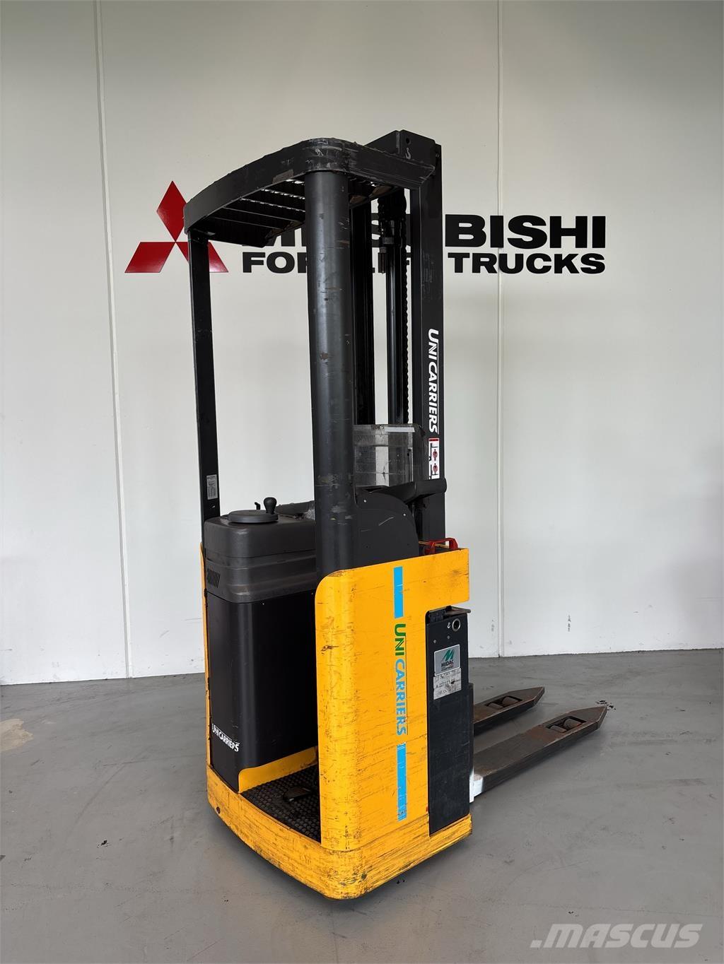 Atlet A160 自走式スタッカー