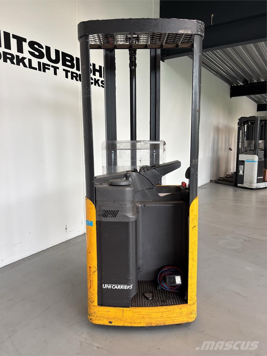 Atlet A160 自走式スタッカー