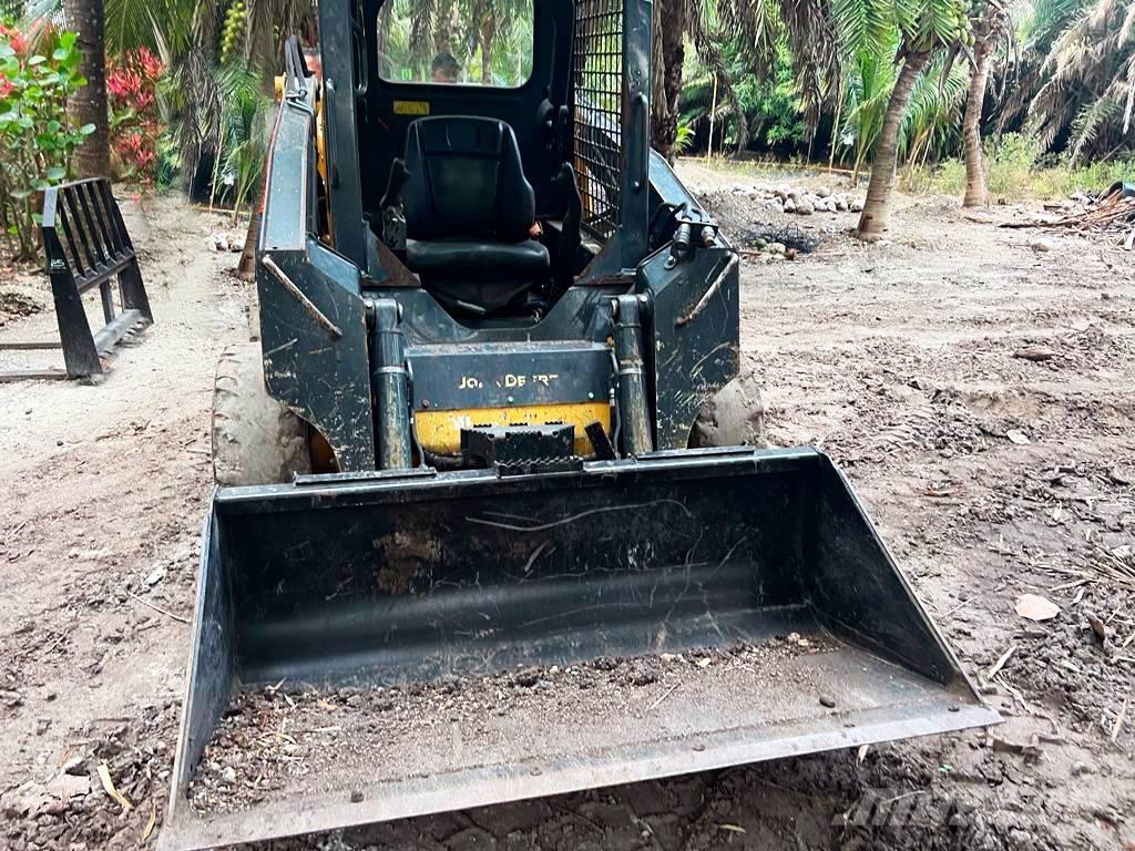 John Deere 312 スキッドステアローダー