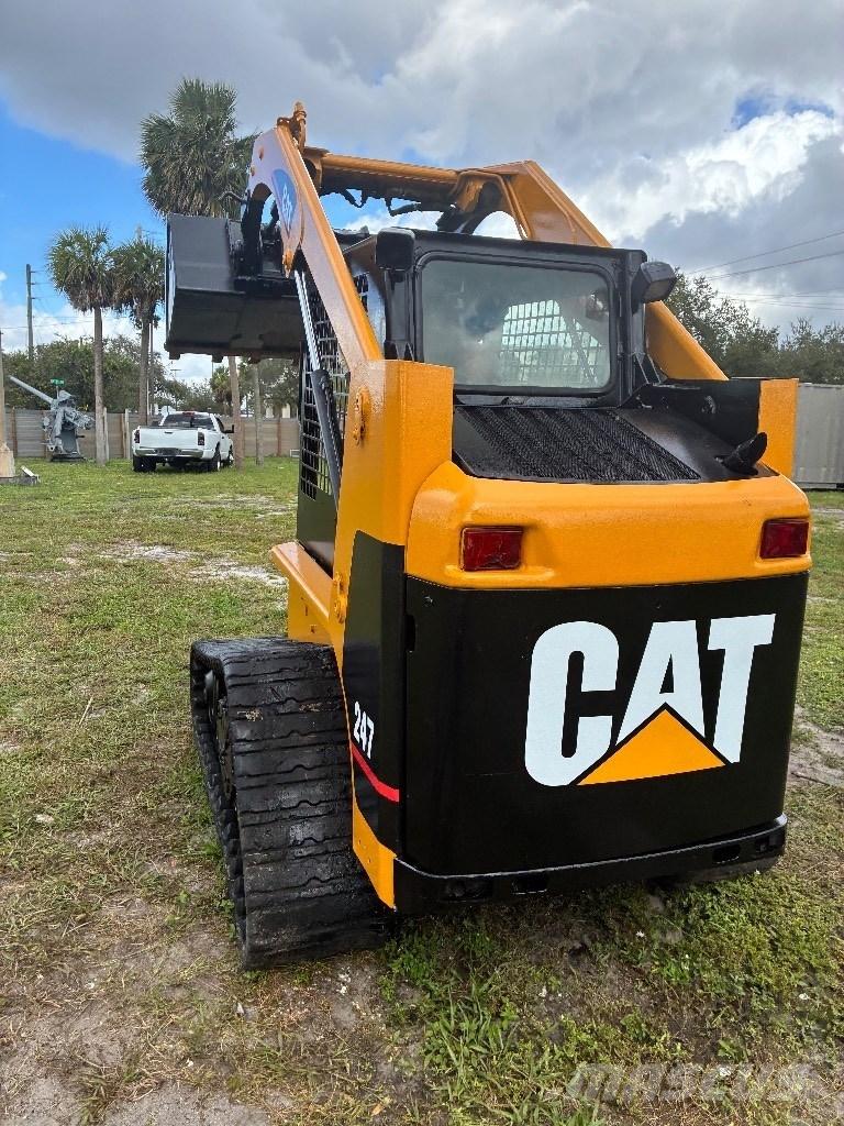 CAT 247 スキッドステアローダー